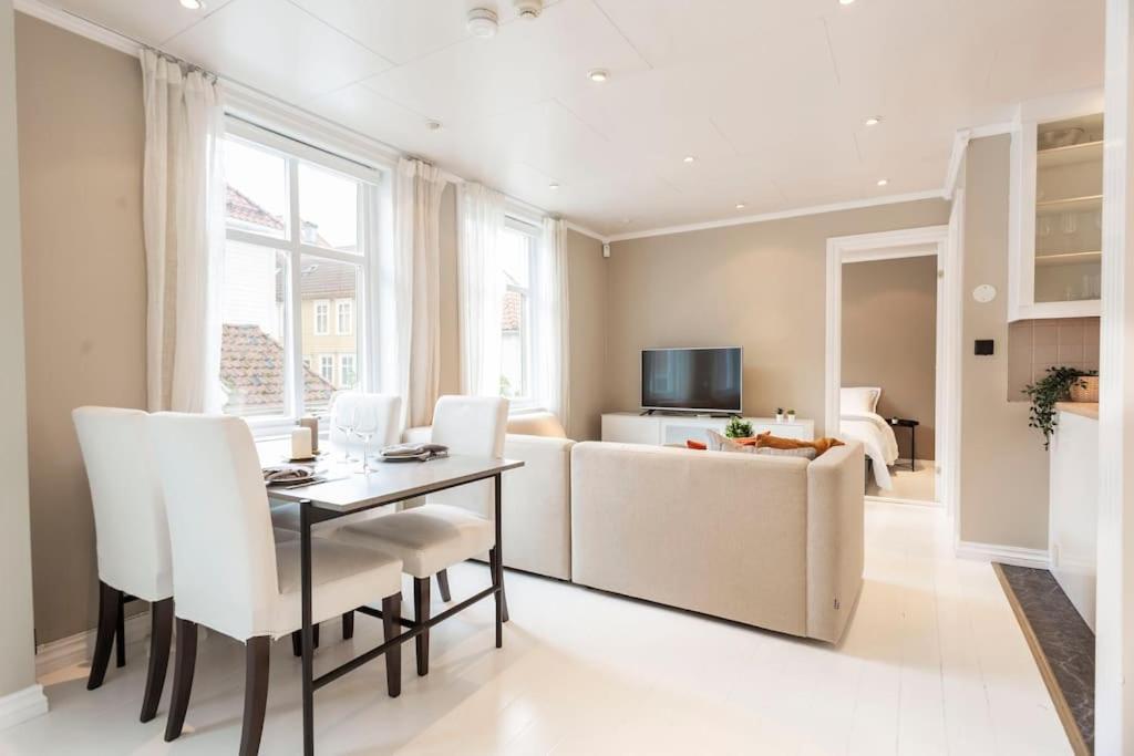 New! Modern Top Floor Apartment In Historic Area! 베르겐 외부 사진