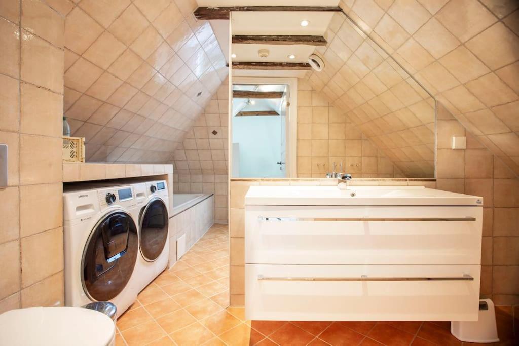 New! Modern Top Floor Apartment In Historic Area! 베르겐 외부 사진
