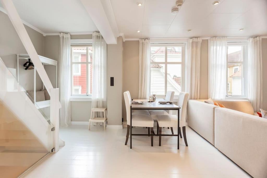 New! Modern Top Floor Apartment In Historic Area! 베르겐 외부 사진