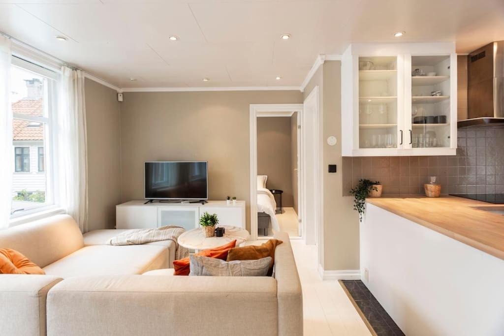 New! Modern Top Floor Apartment In Historic Area! 베르겐 외부 사진