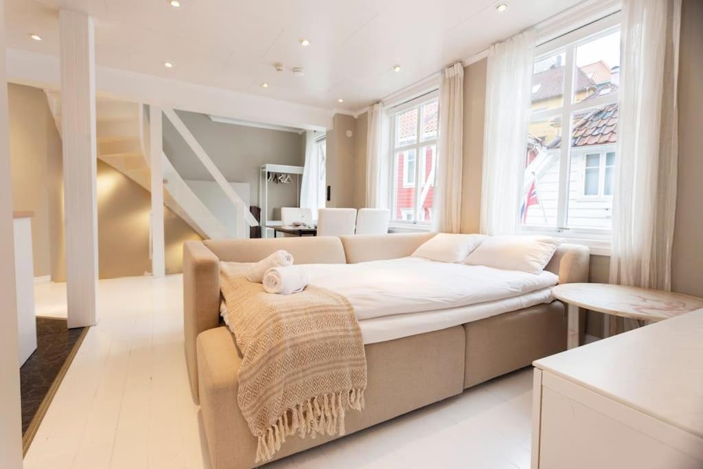 New! Modern Top Floor Apartment In Historic Area! 베르겐 외부 사진