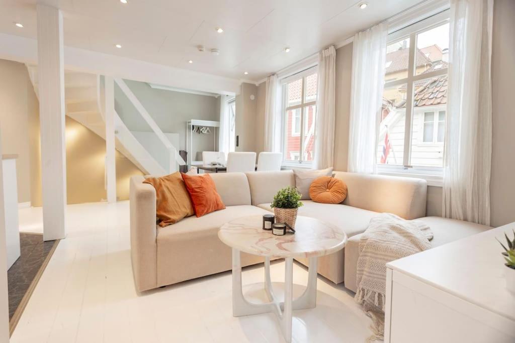 New! Modern Top Floor Apartment In Historic Area! 베르겐 외부 사진
